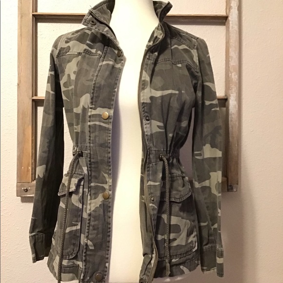 Charlotte Russe Jackets & Blazers - Cute 💕Charlotte Russe Camo Jacket 💕size small